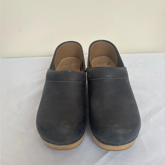 Dansko Clogs Polyurethane Outsole Black/ Natural Oil Size 37 Womens Shoes - Picture 2 of 7